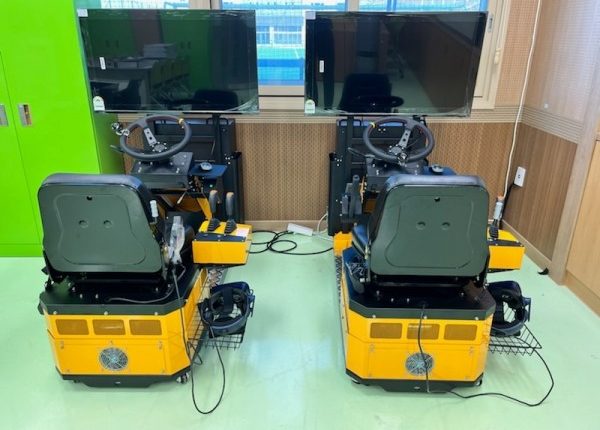 정보고등학교 지게차 VR시뮬레이터 제공